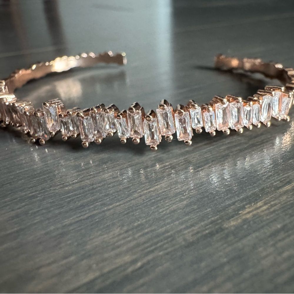 Elegant Gold Bracelet with Clear Stones